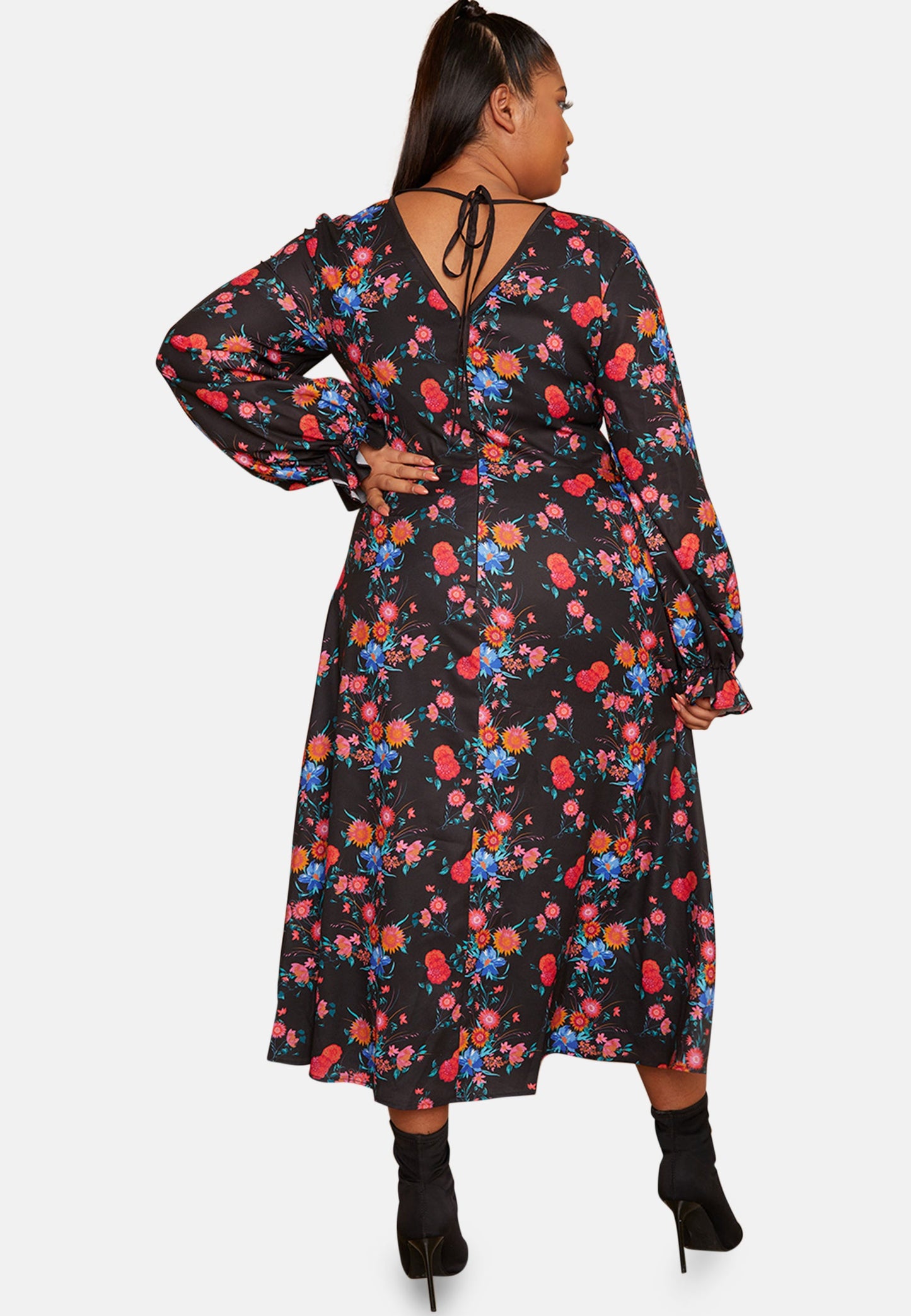 Plus Size Long Sleeve Plunge Floral Printed Midi Dress in Black