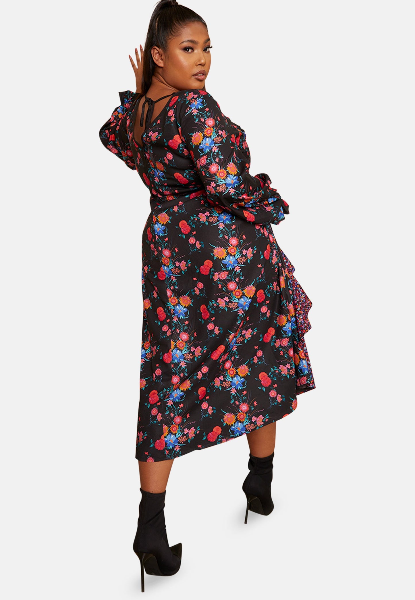 Plus Size Long Sleeve Plunge Floral Printed Midi Dress in Black